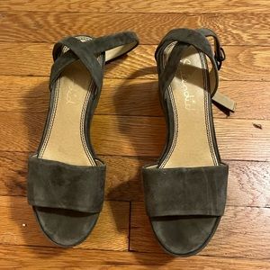 Splendid Olive platform shoes